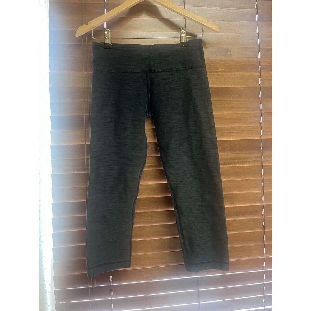 Lululemon  Wunder Under womens size 6 high‎ waisted capri Crop leggings